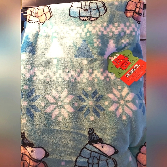 Berkshire Other - Snoopy Puffer Jacket Holiday Throw